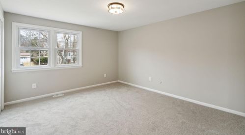 114 Woodview Ln, Riverton NJ  08077-3218 exterior