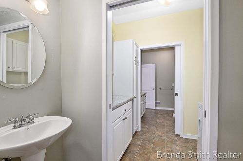 1056 Kensington St, Grand Rapids MI 49534-2179 exterior