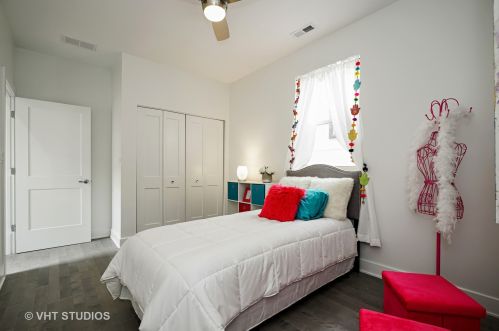 4047 Calumet Ave, Chicago IL 60616-1405 exterior