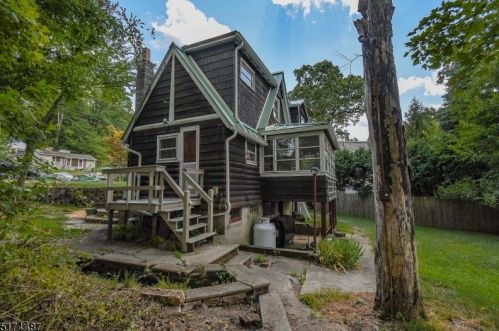 54 Springbrook Trl, Sparta, NJ 07871-2113