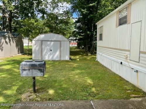 10 Helen Ave, Jackson Twp NJ 08527-3110 exterior