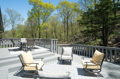 451 Storms Rd, Valley Cottage NY 10989-1215 exterior