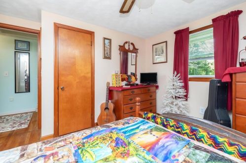 17 Shady Oak Dr, Enfield CT 06082-2311 exterior