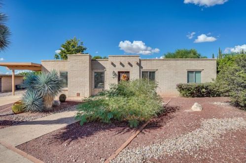 9033 8th St, Tucson, AZ 85710-3008