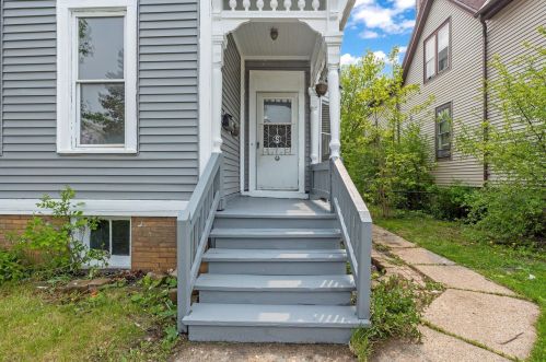 2358 Holton St, Milwaukee WI  53212-3356 exterior