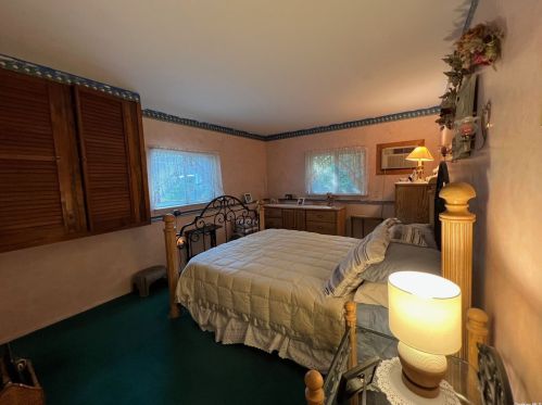 1040 Walnut Ave, Bohemia NY 11716-2176 exterior