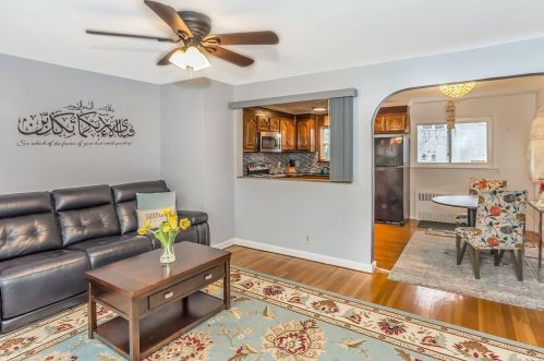 885 Fletcher Ave, Valley Stream, NY 11580-1337