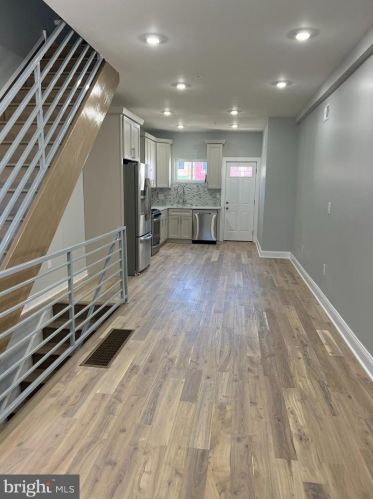 2126 Darien St, Philadelphia PA  19122-1316 exterior