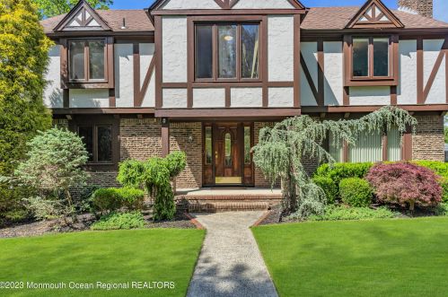 29 Foxwood Run, Middletown, NJ 07748-2421