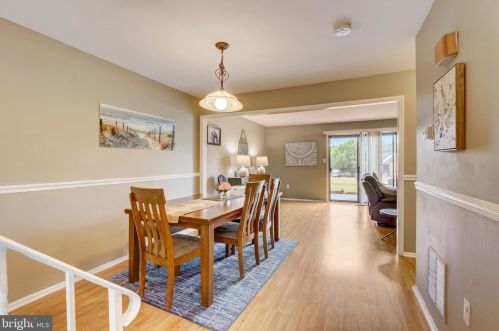 4 Crawford Ct, Trenton NJ  08690-3618 exterior