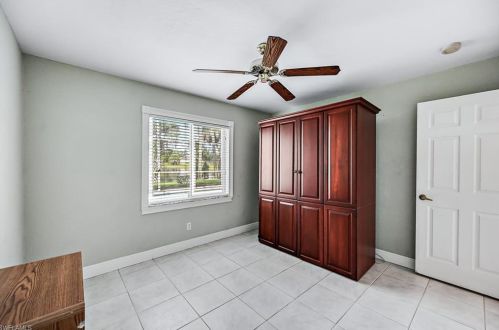 7571 Berkshire Pne Dr, Naples FL 34104-9445 exterior