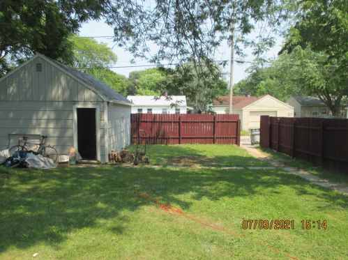 5330 27th St, Milwaukee WI  53221-3724 exterior