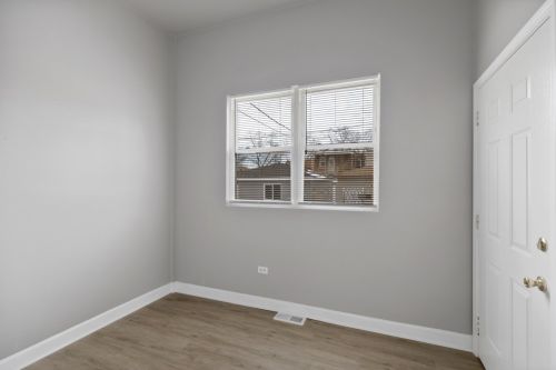 6524 Eberhart Ave, Chicago IL 60637-3206 exterior