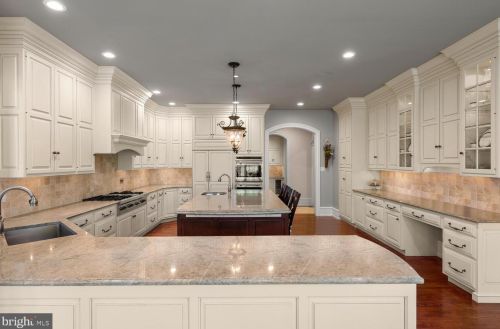 271 Blackburn Dr, Berwyn PA  19312-2801 exterior