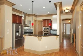 1003 Pearl Pt, Atlanta GA  30328-4517 exterior