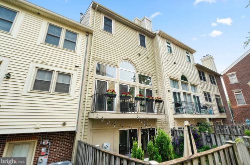 3803 Courtland Cir, Alexandria VA 22305-2061 exterior