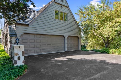 9555 Range Line Rd, Milwaukee WI 53209-2619 exterior