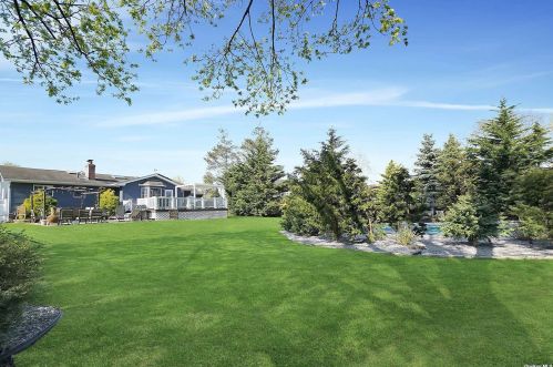 45 Grissom Way, Hauppauge NY 11788-4418 exterior