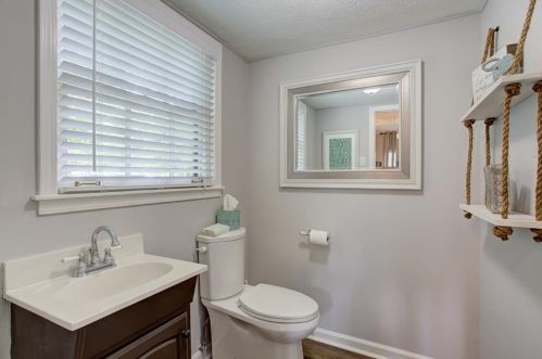 2425 Kingsland Dr, Atlanta GA 30360-1441 exterior