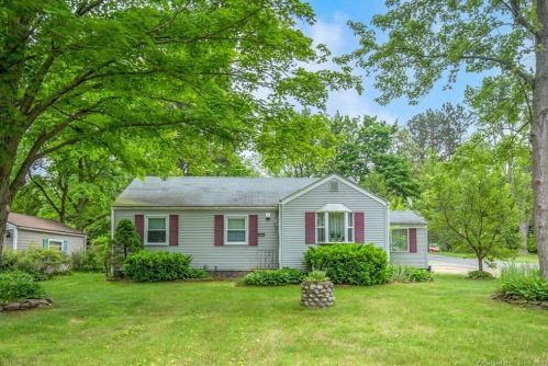 93 Aldrew Ter, Springfield, MA 01119-2425