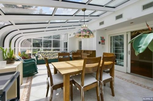 246 Saddle River Rd, Upper Saddle River NJ  07458-2614 exterior