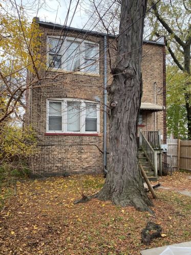 8401 Oglesby Ave, Chicago IL 60617-5628 exterior