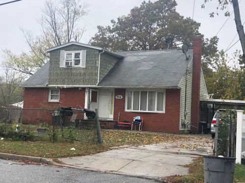 30 Violet St, Central Islip, NY 11722-2617