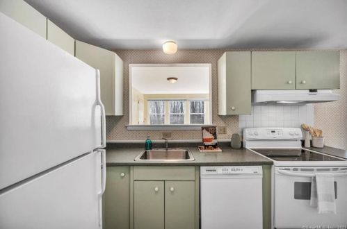 70 Dogwood Ln, Wapping CT  06074-2311 exterior