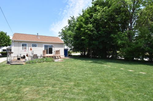 135 Martin Ln, Milwaukee WI 53207-4976 exterior