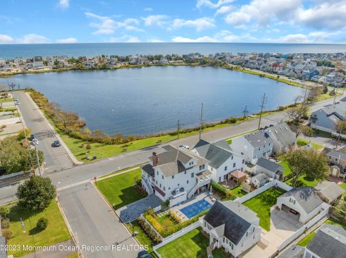 400 Newark Ave, Point Pleasant Beach NJ 08742-4141 exterior