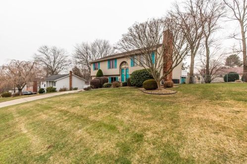 8 Ferncrest Dr, Providence RI 02919-3503 exterior