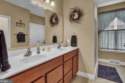 296 Friendly Dr, Hanover PA 17331 exterior