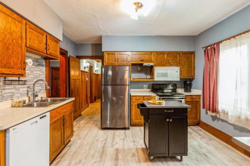 1029 57, Milwaukee WI 53214-3307 exterior