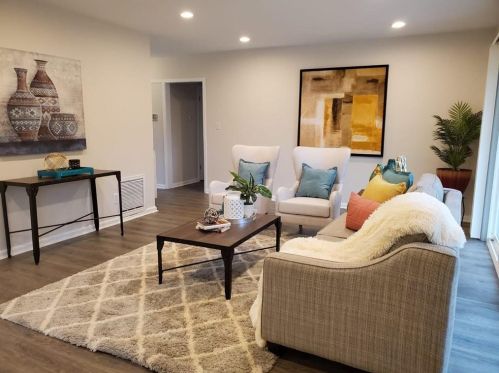 415 Hammond Dr, Atlanta GA 30328-5232 exterior