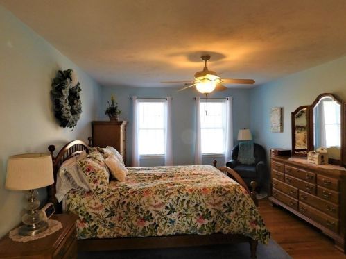 16 Pierce Rd, Sutton MA 01590-2909 exterior