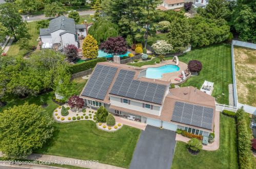 3 Georgian Bay Dr, Morganville NJ 07751-1352 exterior