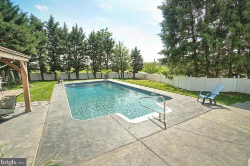 7327 Coventry Dr, Middletown MD 21769-6636 exterior