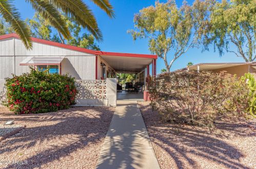 8936 Lakeview Dr, Chandler AZ 85248-6917 exterior