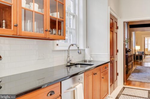 2101 Delancey St, Philadelphia PA 19103-6408 exterior