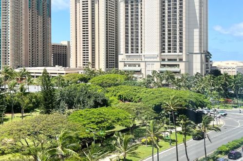 1920 Ala Moana Blvd, Honolulu HI  96815-1865 exterior