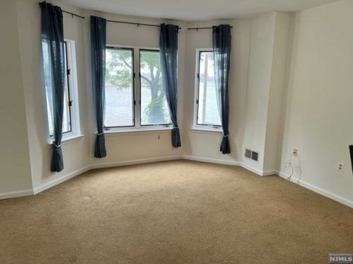 202 Nelson Ct, Edgewater NJ  07020-1631 exterior