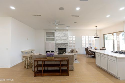 22037 55th St, Phoenix AZ  85054-7151 exterior