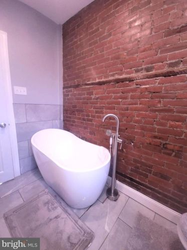 1124 Fillmore St, Philadelphia PA 19124-2927 exterior