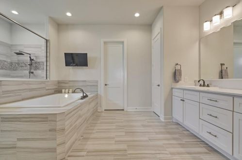 98 Lk Est Dr, Montgomery TX 77356-8066 exterior