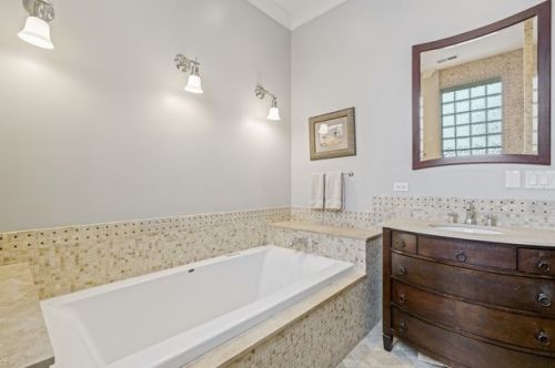 1309 Nelson St, Chicago IL 60657-3042 exterior