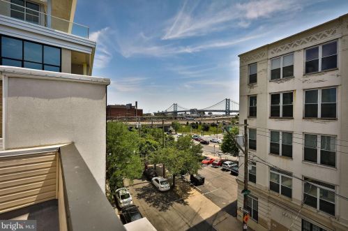 213 Green St, Philadelphia PA exterior