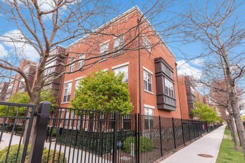 2502 Calumet Ave, Chicago IL  60616-2439 exterior