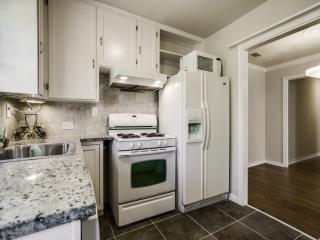 6525 Saint Moritz Ave, Dallas TX  75214-2429 exterior