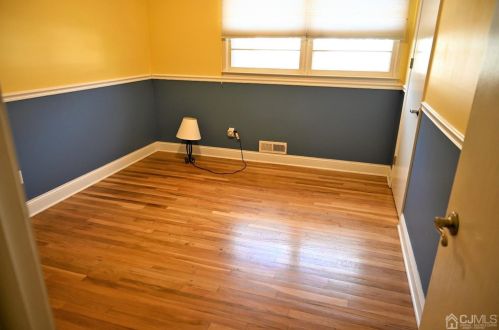 29 Oliver Ave, Edison NJ 08820-3144 exterior