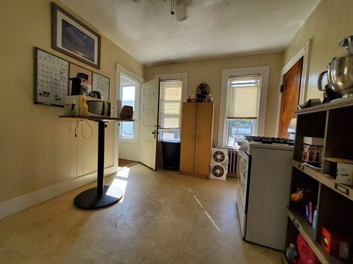 13 Clinton St, Providence RI 02919-4122 exterior